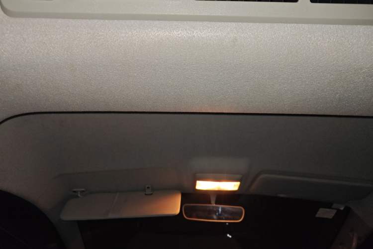 Used Jinbei Gold Hiace 2021 1.5L Passenger Van Travel Lion 6-Seater Headliner
