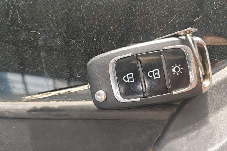 Used Jinbei Gold Hiace 2021 1.6L Box Van Engineering Lion 2-Seater Interior 1