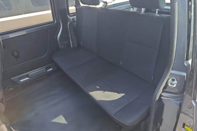 Used Jinbei Gold Hiace 2021 1.5L Passenger Vehicle Engineering Lion 5-Seater Interior 2