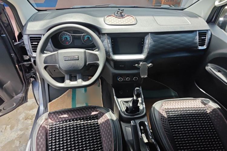 Used Jinbei Gold Hiace 2021 1.5L Passenger Van Travel Lion 7-Seater Interior 2