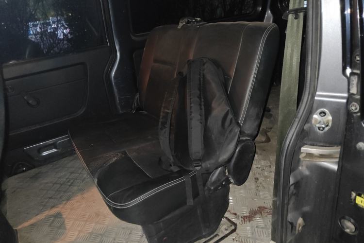 Used Jinbei Gold Hiace 2021 1.5L Passenger Van Travel Lion 6-Seater Interior 4
