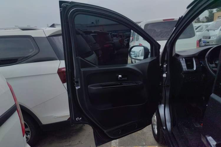 Used Jinbei Gold Hiace 2021 1.5L Passenger Van Travel Lion 6-Seater Left Front Door Interior