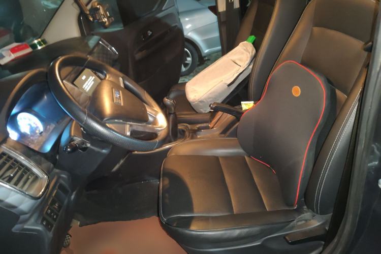 Used Jinbei Gold Hiace 2021 1.5L Passenger Van Travel Lion 7-Seater Left Front Seat