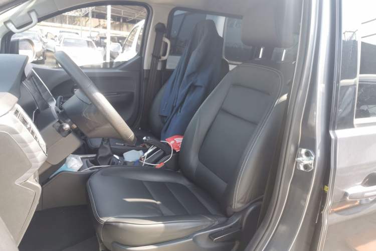 Used Jinbei Gold Hiace 2021 1.5L Passenger Van Travel Lion 6-Seater Left Front Seat