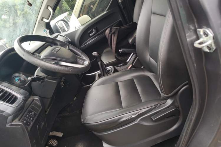 Used Jinbei Gold Hiace 2021 1.5L Passenger Van Travel Lion 7-Seater Left Front Seat