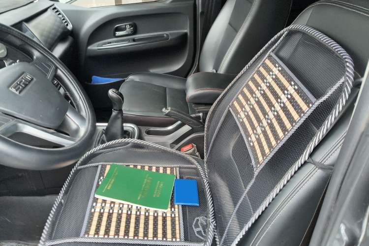 Used Jinbei Gold Hiace 2021 1.5L Passenger Vehicle Travel Lion 5-Seater Left Front Seat