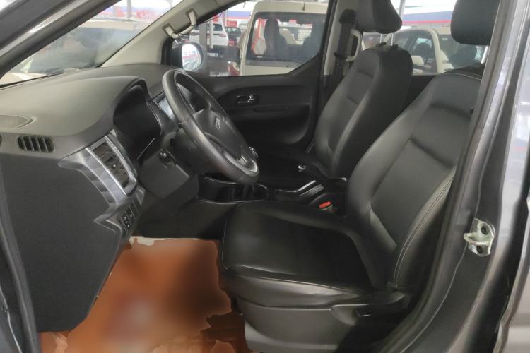 Used Jinbei Gold Hiace 2021 2.0L Passenger Van Travel Lion 7-Seater Left Front Seat
