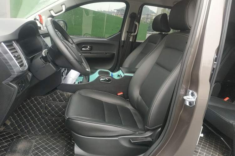 Used Jinbei Gold Hiace 2021 1.5L Passenger Van Travel Lion 7-Seater Left Front Seat