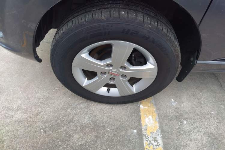 Used Jinbei Gold Hiace 2021 1.5L Passenger Van Travel Lion 6-Seater Left Front Wheel Hub