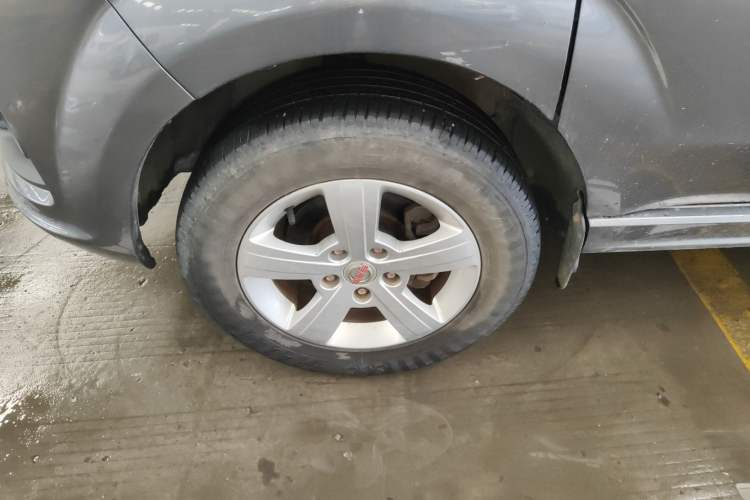 Used Jinbei Gold Hiace 2021 2.0L Passenger Van Travel Lion 7-Seater Left Front Wheel Hub