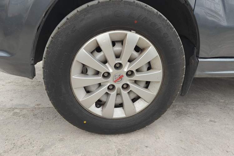 Used Jinbei Gold Hiace 2021 1.5L Passenger Vehicle Engineering Lion 7 Seats Left Front Wheel Hub