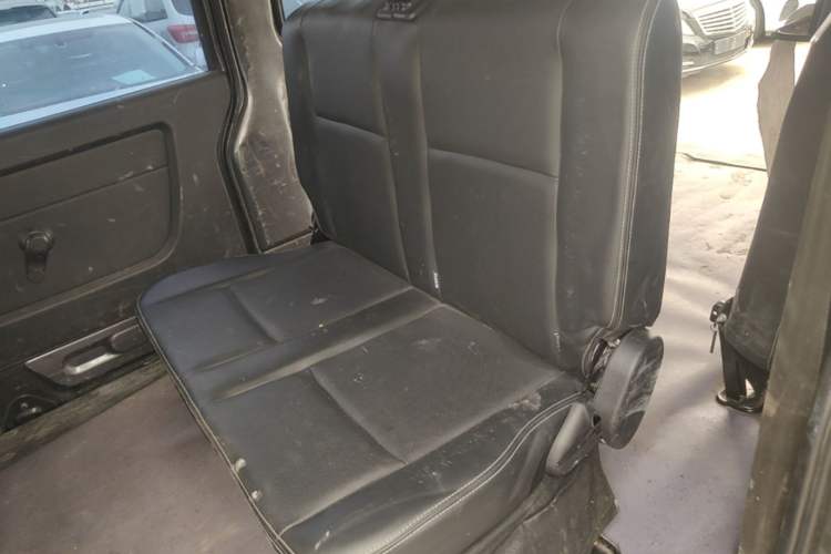Used Jinbei Gold Hiace 2021 2.0L Passenger Van Travel Lion 6-Seater Left Rear Seat