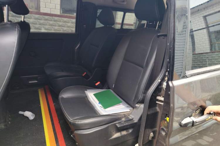 Used Jinbei Gold Hiace 2021 1.5L Passenger Van Travel Lion 7-Seater Left Rear Seat