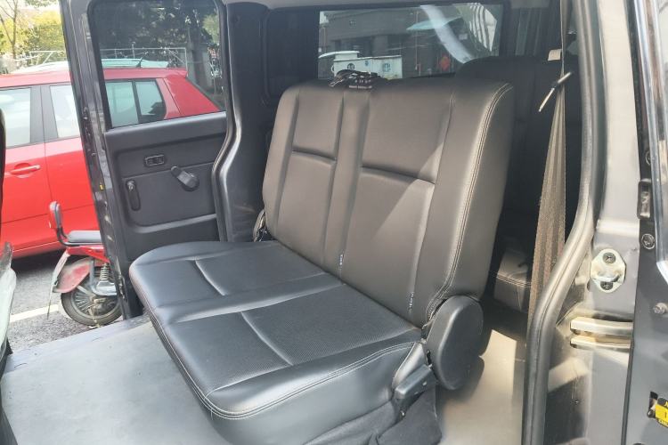 Used Jinbei Gold Hiace 2021 1.5L Passenger Van Travel Lion 6-Seater Left Rear Seat