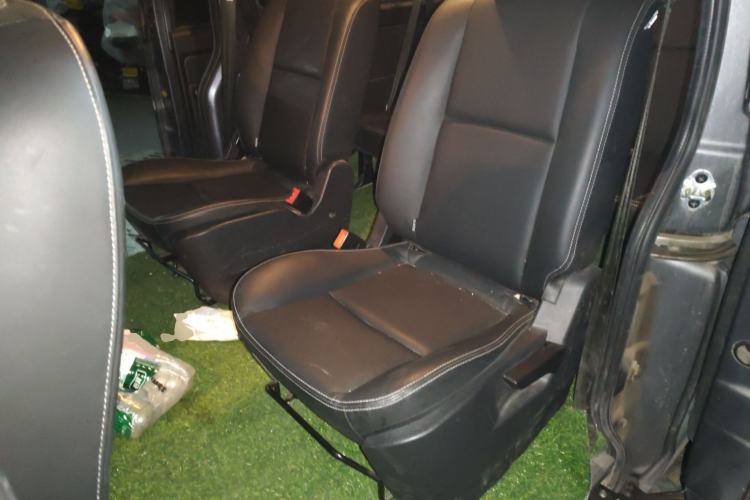 Used Jinbei Gold Hiace 2021 1.5L Passenger Van Travel Lion 7-Seater Left Rear Seat