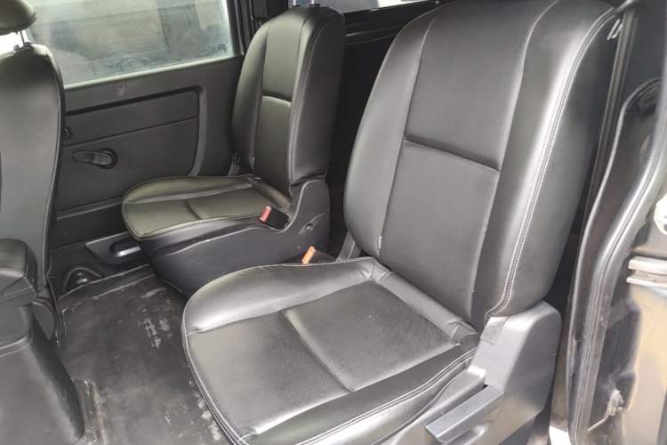 Used Jinbei Gold Hiace 2021 1.5L Passenger Van Travel Lion 7-Seater Left Rear Seat
