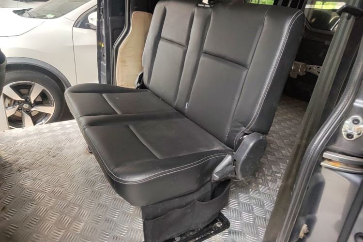 Used Jinbei Gold Hiace 2021 1.5L Passenger Van Travel Lion 6-Seater Left Rear Seat