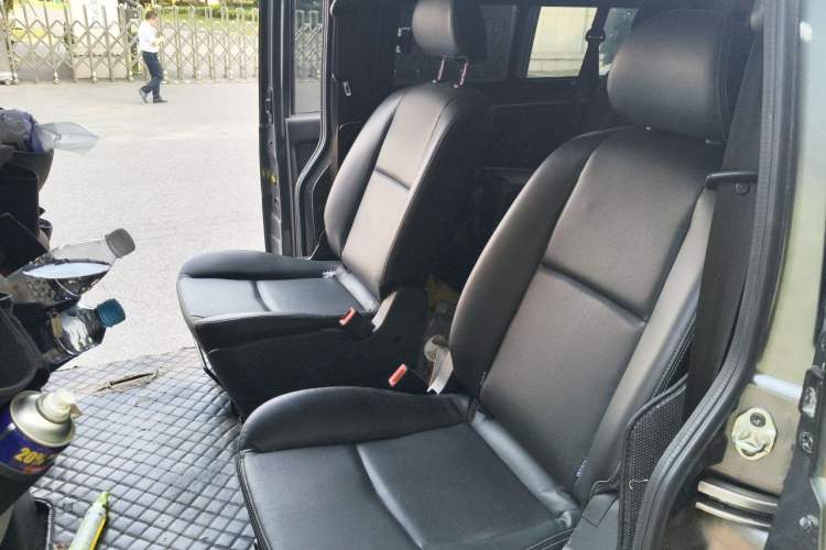 Used Jinbei Gold Hiace 2021 2.0L Passenger Van Travel Lion 7-Seater Left Rear Seat