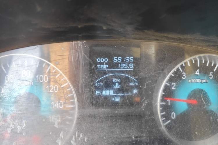 Used Jinbei Gold Hiace 2021 1.5L Passenger Vehicle Engineering Lion 5-Seater Odometer Close Up