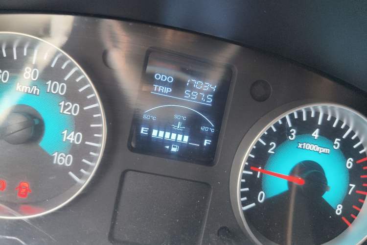 Used Jinbei Gold Hiace 2021 1.5L Passenger Van Travel Lion 6-Seater Odometer Close Up