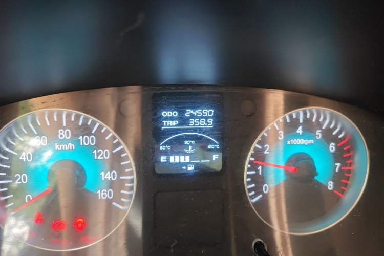 Used Jinbei Gold Hiace 2021 1.5L Passenger Vehicle Engineering Lion 6 Seats Odometer Close Up