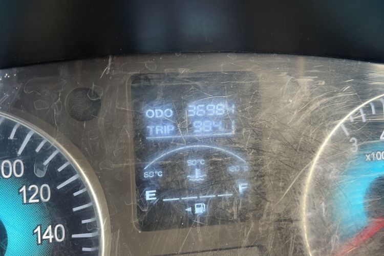 Used Jinbei Gold Hiace 2021 2.0L Passenger Van Travel Lion 6-Seater Odometer Close Up