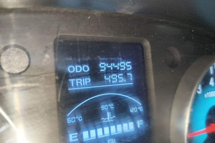 Used Jinbei Gold Hiace 2021 2.0L Passenger Van Travel Lion 7-Seater Odometer Close Up