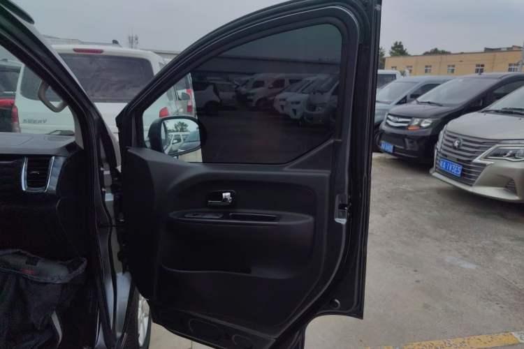Used Jinbei Gold Hiace 2021 1.5L Passenger Van Travel Lion 6-Seater Right Front Door Interior