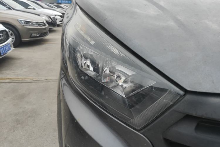 Used Jinbei Gold Hiace 2021 2.0L Passenger Van Travel Lion 6-Seater Right Front Headlight