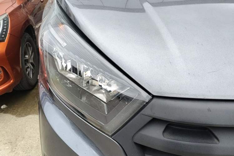 Used Jinbei Gold Hiace 2021 1.5L Passenger Vehicle Engineering Lion 6 Seats Right Front Headlight