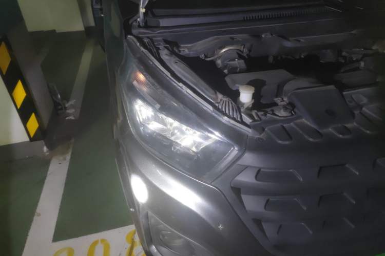 Used Jinbei Gold Hiace 2021 1.5L Passenger Vehicle Engineering Lion 6 Seats Right Front Headlight
