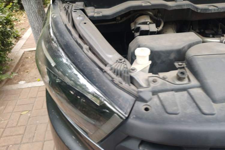 Used Jinbei Gold Hiace 2021 1.5L Passenger Vehicle Engineering Lion 5-Seater Right Front Headlight