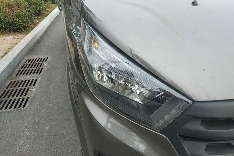 Used Jinbei Gold Hiace 2021 1.5L Passenger Van Travel Lion 7-Seater Right Front Headlight