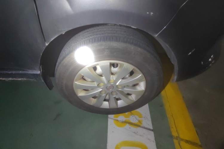 Used Jinbei Gold Hiace 2021 1.5L Passenger Vehicle Engineering Lion 6 Seats Right Front Wheel Hub
