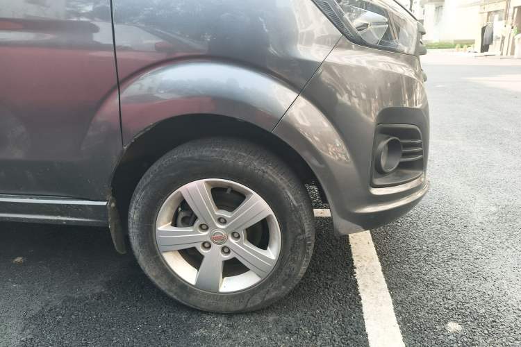 Used Jinbei Gold Hiace 2021 1.5L Passenger Van Travel Lion 6-Seater Right Front Wheel Hub