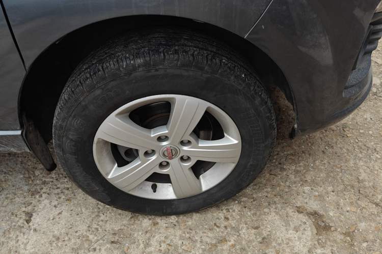 Used Jinbei Gold Hiace 2021 1.5L Passenger Van Travel Lion 6-Seater Right Front Wheel Hub
