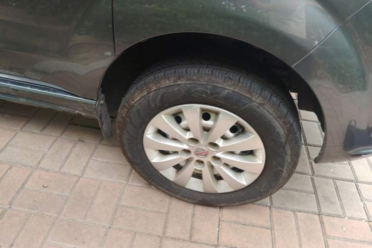 Used Jinbei Gold Hiace 2021 1.5L Passenger Vehicle Engineering Lion 5-Seater Right Front Wheel Hub