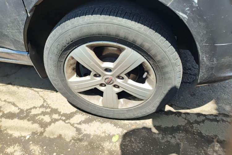 Used Jinbei Gold Hiace 2021 2.0L Passenger Van Travel Lion 7-Seater Right Front Wheel Hub