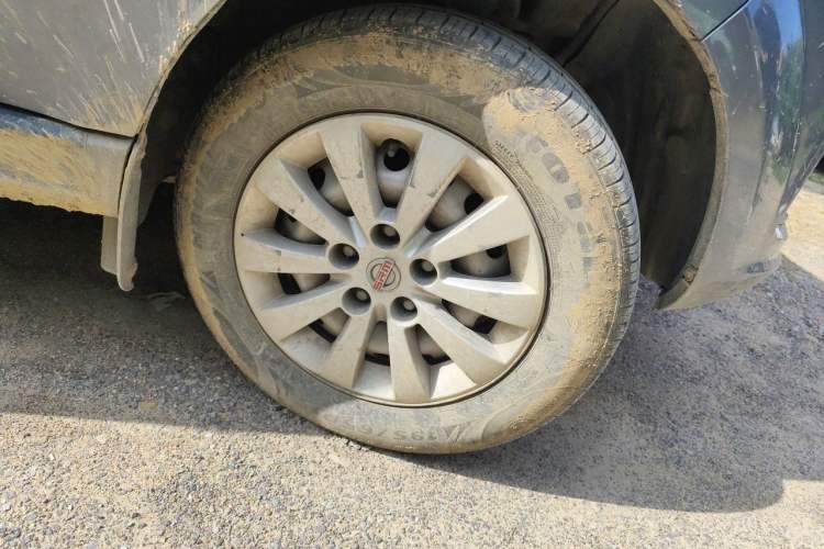 Used Jinbei Gold Hiace 2021 1.5L Passenger Vehicle Engineering Lion 6 Seats Right Front Wheel Hub