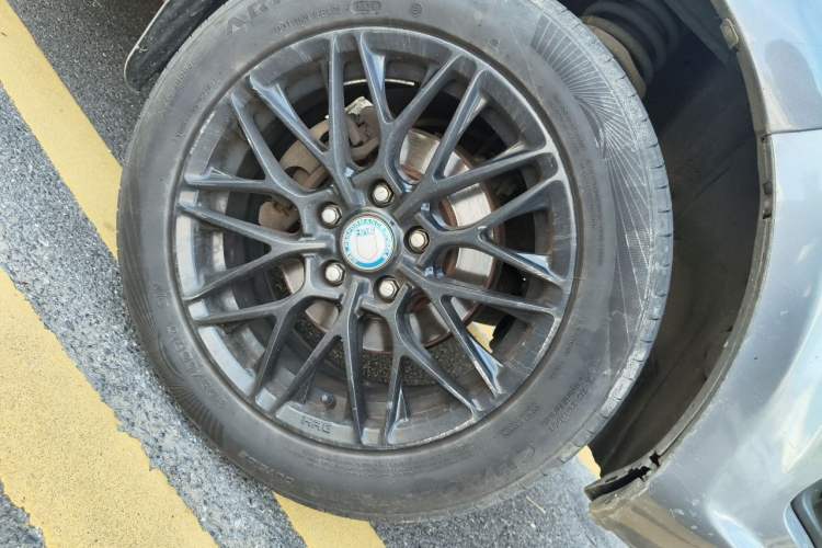 Used Jinbei Gold Hiace 2021 2.0L Passenger Van Travel Lion 7-Seater Right Front Wheel Hub