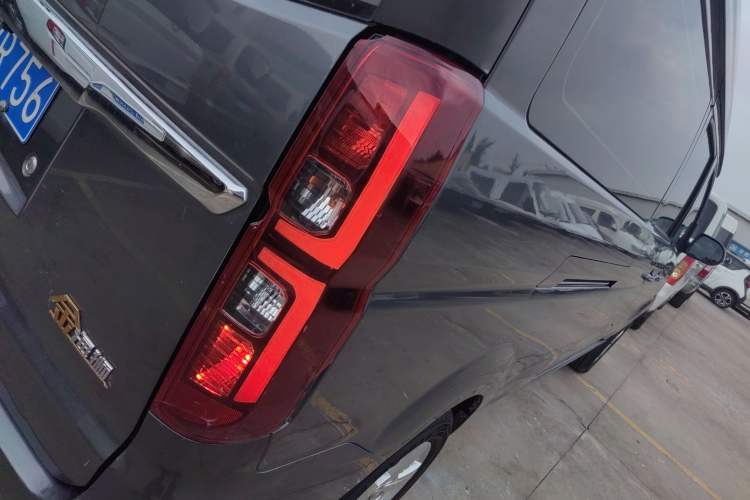Used Jinbei Gold Hiace 2021 1.5L Passenger Van Travel Lion 6-Seater Right Rear Taillight