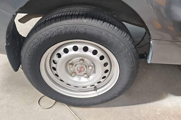 Used Jinbei Gold Hiace 2021 1.6L Box Van Engineering Lion 2-Seater Right Rear Wheel Hub