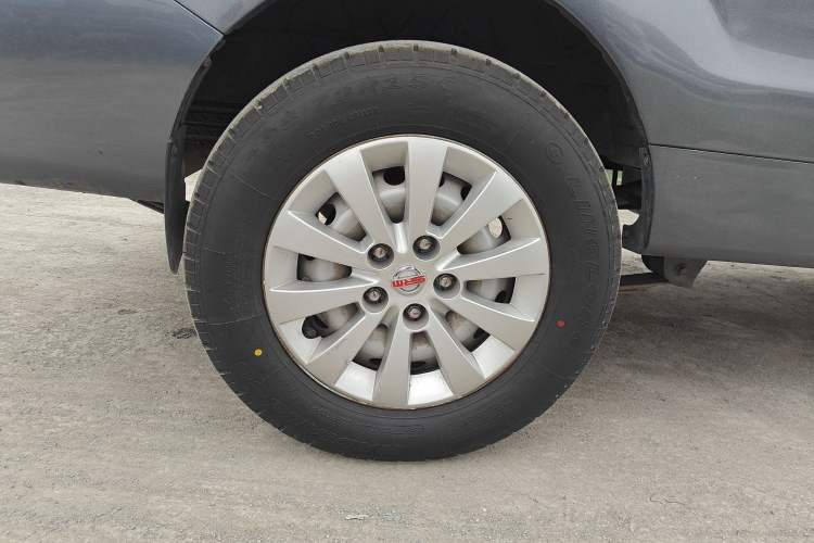 Used Jinbei Gold Hiace 2021 1.5L Passenger Vehicle Engineering Lion 7 Seats Right Rear Wheel Hub