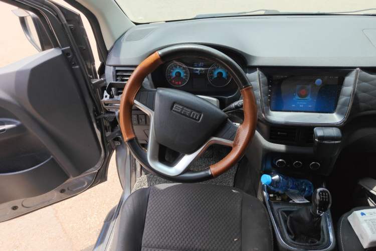 Used Jinbei Gold Hiace 2021 1.5L Passenger Vehicle Engineering Lion 5-Seater Steering Wheel