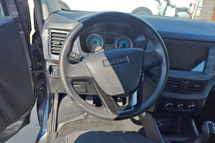 Used Jinbei Gold Hiace 2021 1.5L Passenger Vehicle Engineering Lion 5-Seater Steering Wheel