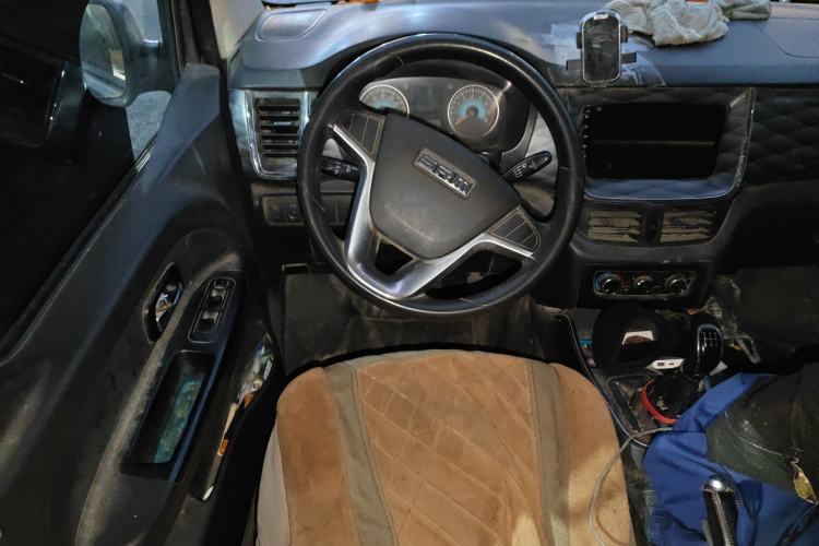 Used Jinbei Gold Hiace 2021 1.5L Passenger Vehicle Engineering Lion 7 Seats Steering Wheel