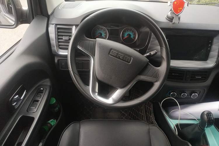 Used Jinbei Gold Hiace 2021 1.5L Passenger Van Travel Lion 7-Seater Steering Wheel
