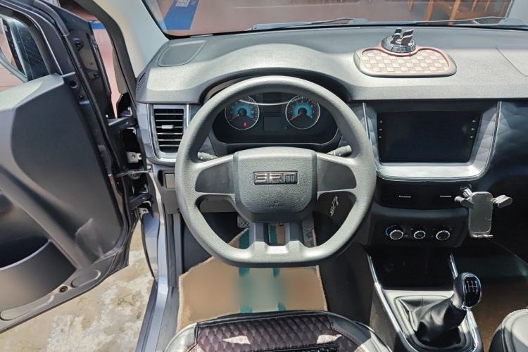 Used Jinbei Gold Hiace 2021 1.5L Passenger Van Travel Lion 7-Seater Steering Wheel