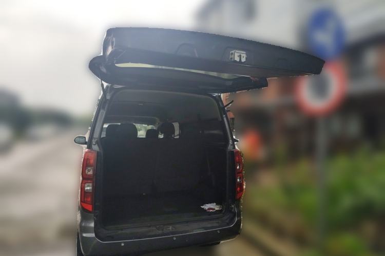 Used Jinbei Gold Hiace 2021 2.0L Passenger Van Travel Lion 7-Seater Trunk