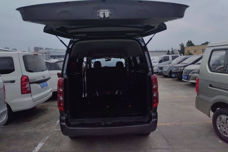 Used Jinbei Gold Hiace 2021 1.5L Passenger Van Travel Lion 6-Seater Trunk
